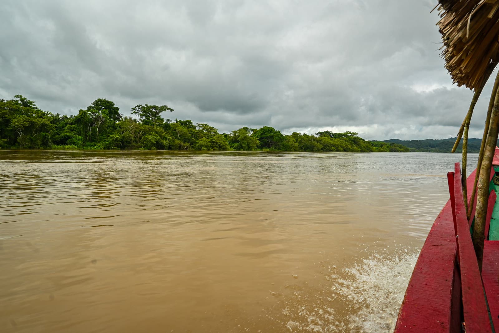 A boat trip on the wide Usumacinta river, the only way to reach Yaxchilán