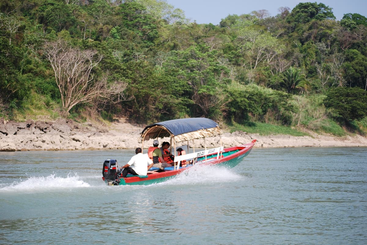 A covered lancha speeding along the Usumacinta river towards Yaxchilán